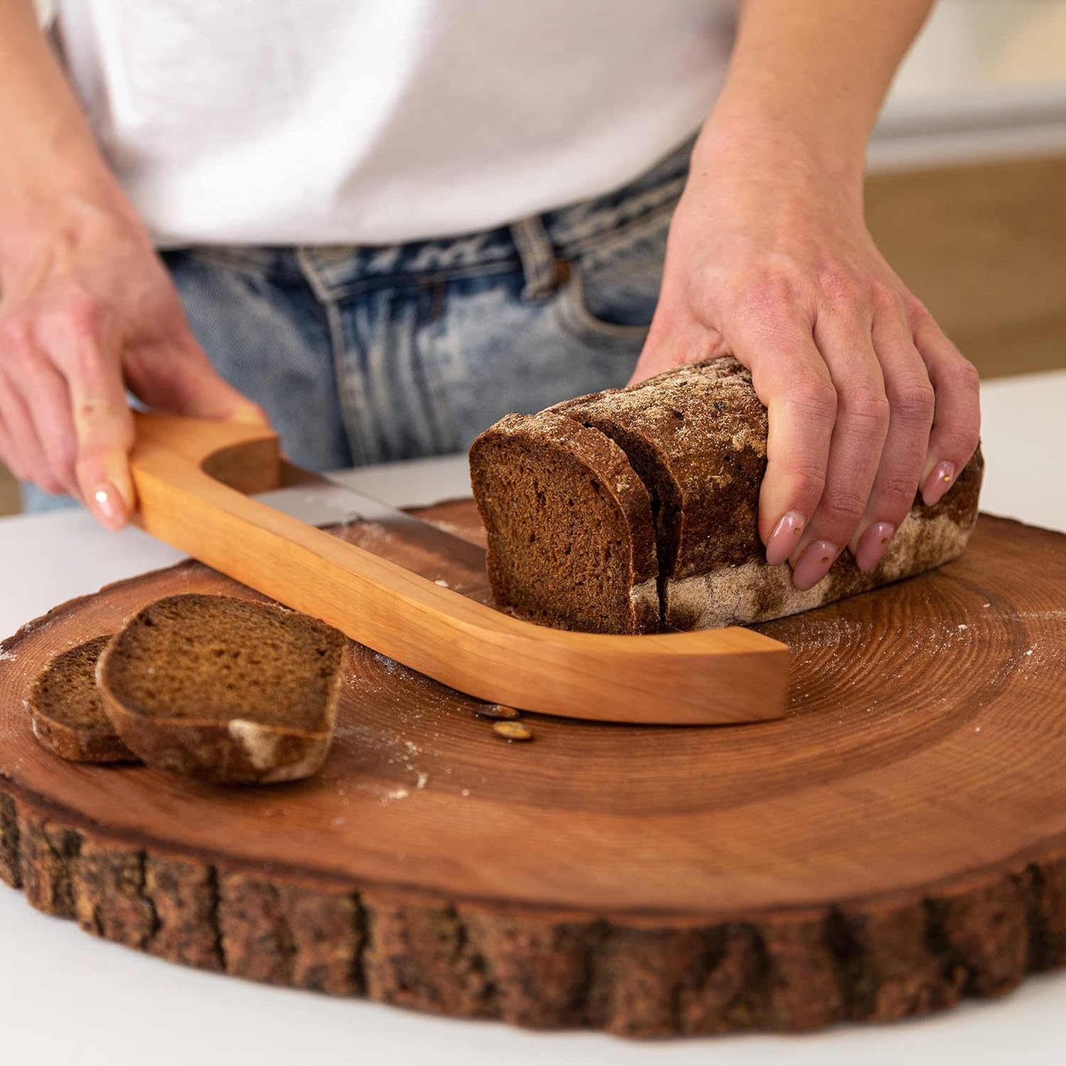 Breadly™ | Het broodmes dat je plezier en perfectie toevoegt aan elke snede